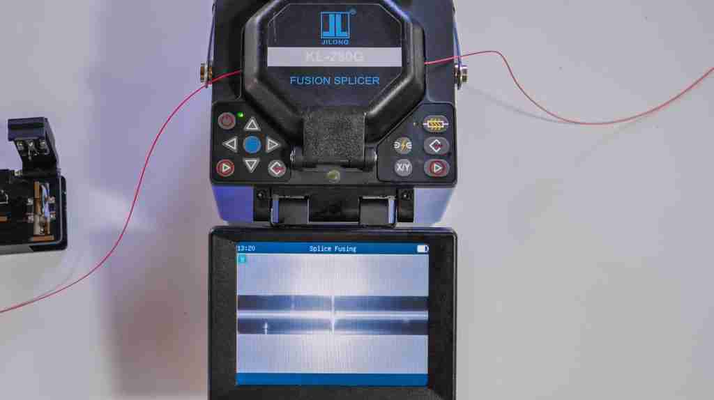 Fibre Optic fusion splicer being used. This is a crutial service offered by Guztech needed in most of the Electronic Security Industries that we serve.